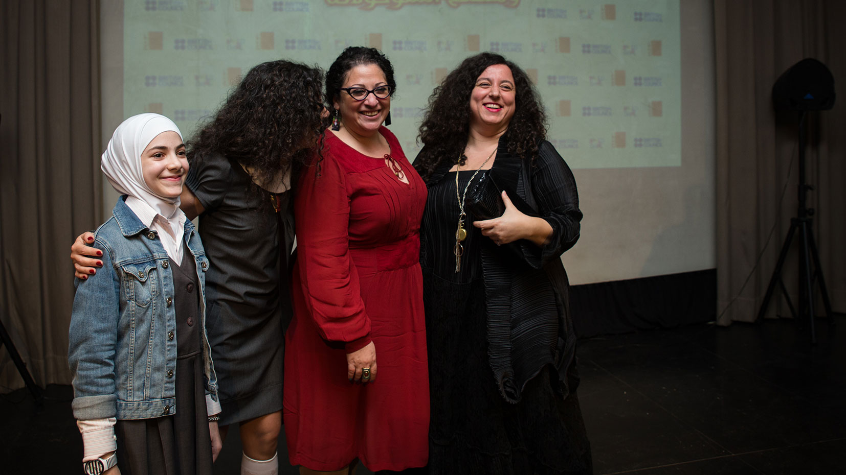 Samir Éditeur - Les membres du jury Joumana Haddad, Alma Salem et Nadine Touma, avec la gagnante du premier prix Ala’ Yassine