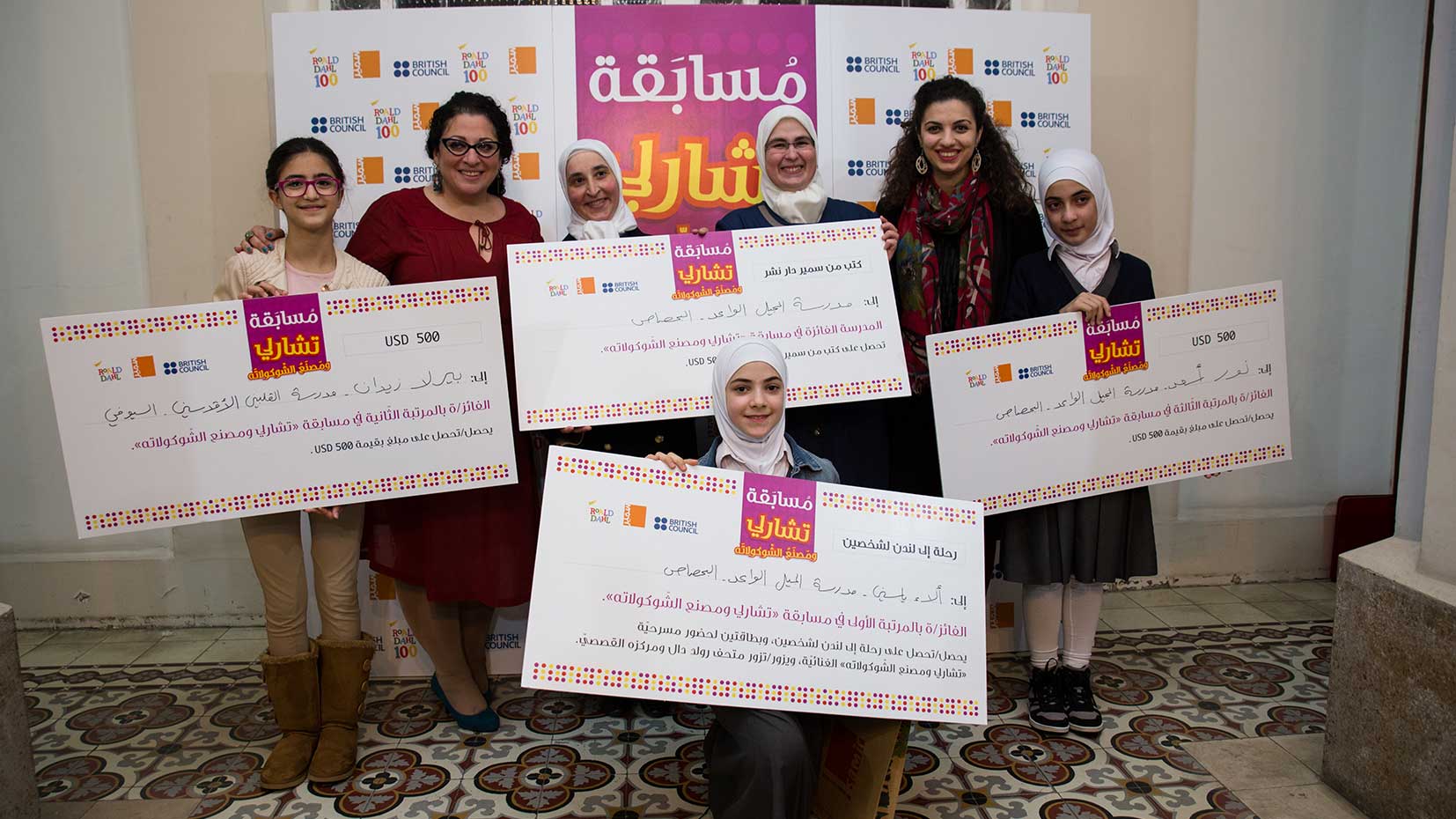 Samir Éditeur - Les gagnantes avec des représentantes de l’école Al-Jil Al-Waaeed et Alma Salem et Eva-Maria Ghannam du British Council