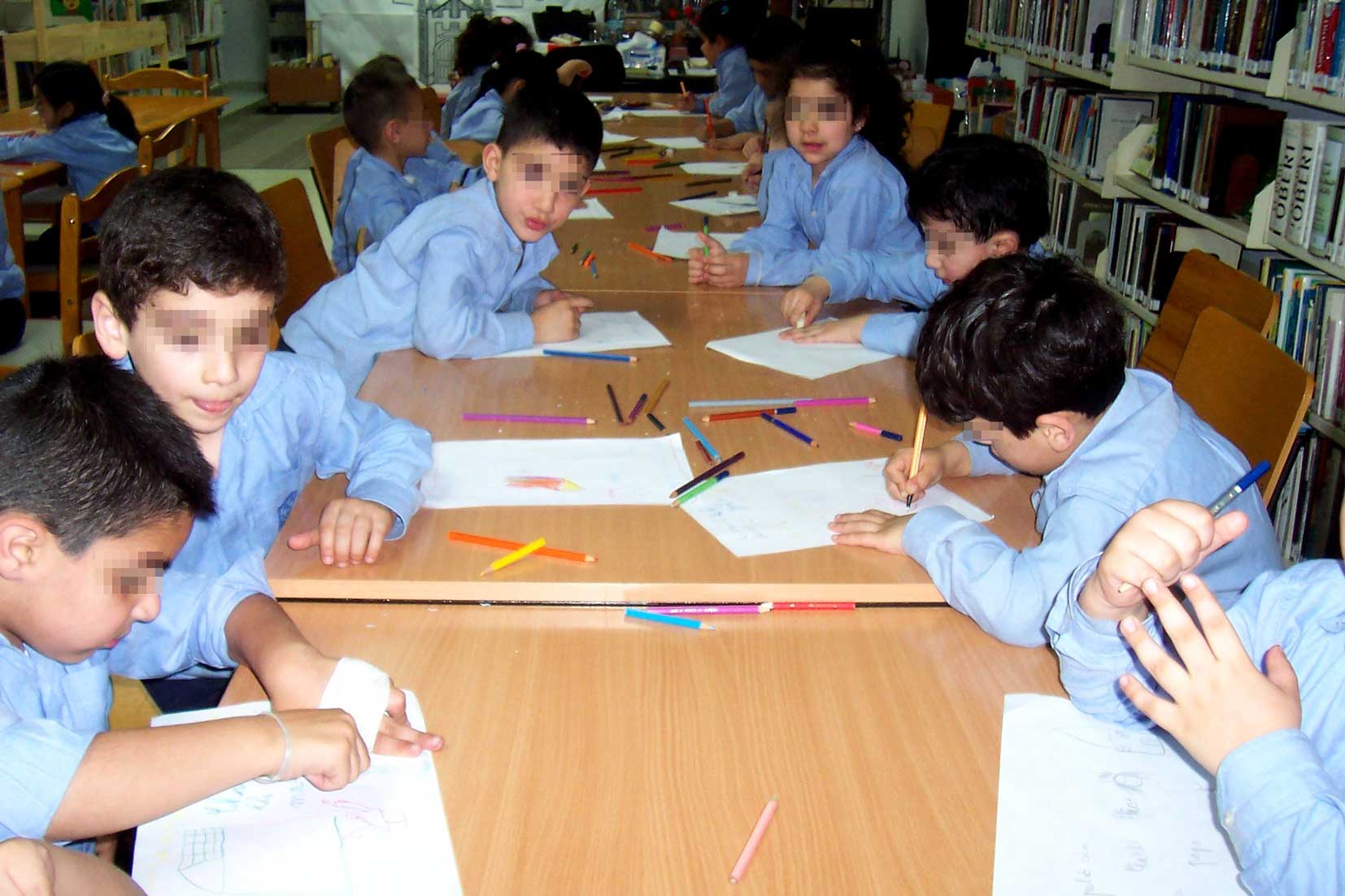 Samir Éditeur -  Les élèves commencent à réfléchir au livre qu’ils vont dessiner.